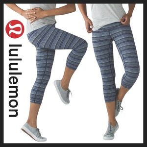 Lululemon Wunder Under Crop III (21 1/2")
Space Dye Twist Sapphire Blue Size (8)